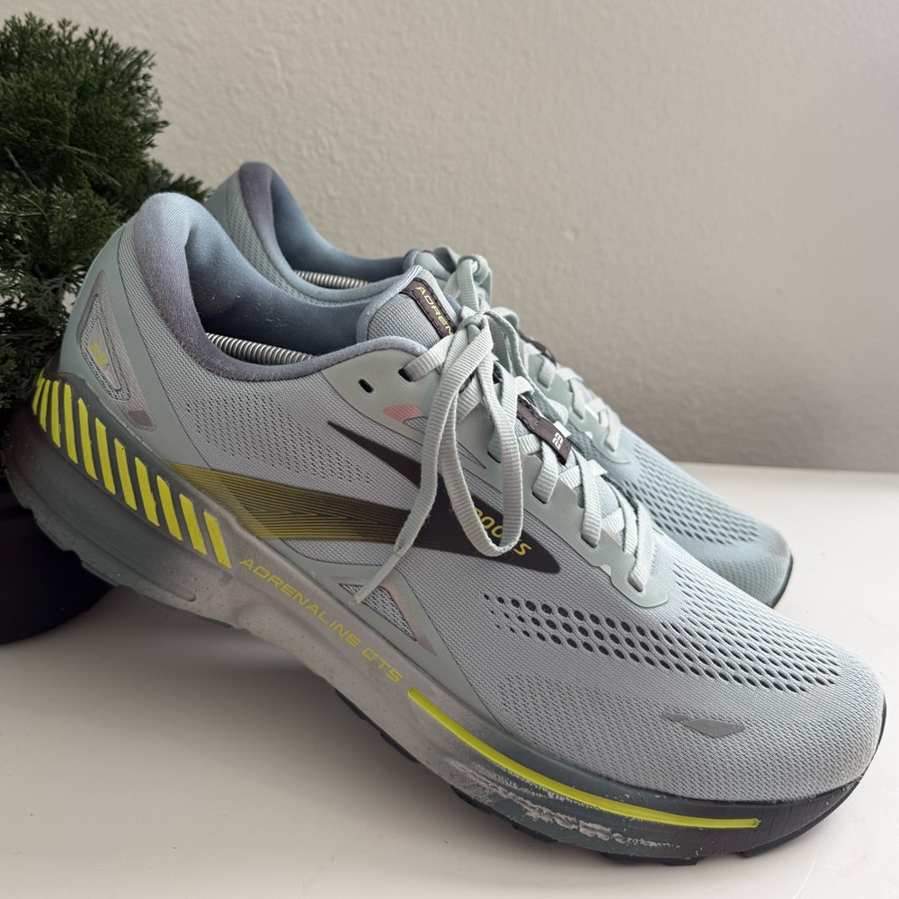 Brooks men size 14 Adrenaline GTS 23 Running Shoes - Light Gray with Yellow